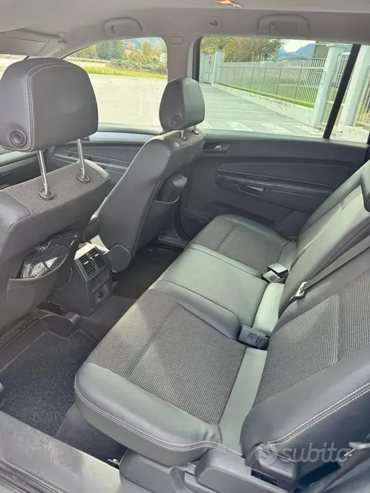 Opel Zafira 2010 photo 4