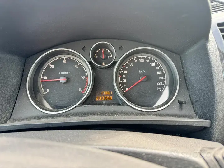 Opel Zafira 2010 photo 3