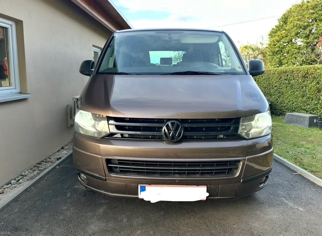 Volkswagen Multivan 2010 photo 2