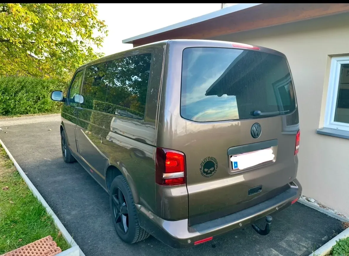 Volkswagen Multivan 2010 photo 3