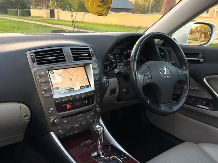 Lexus Is 2006 photo 2