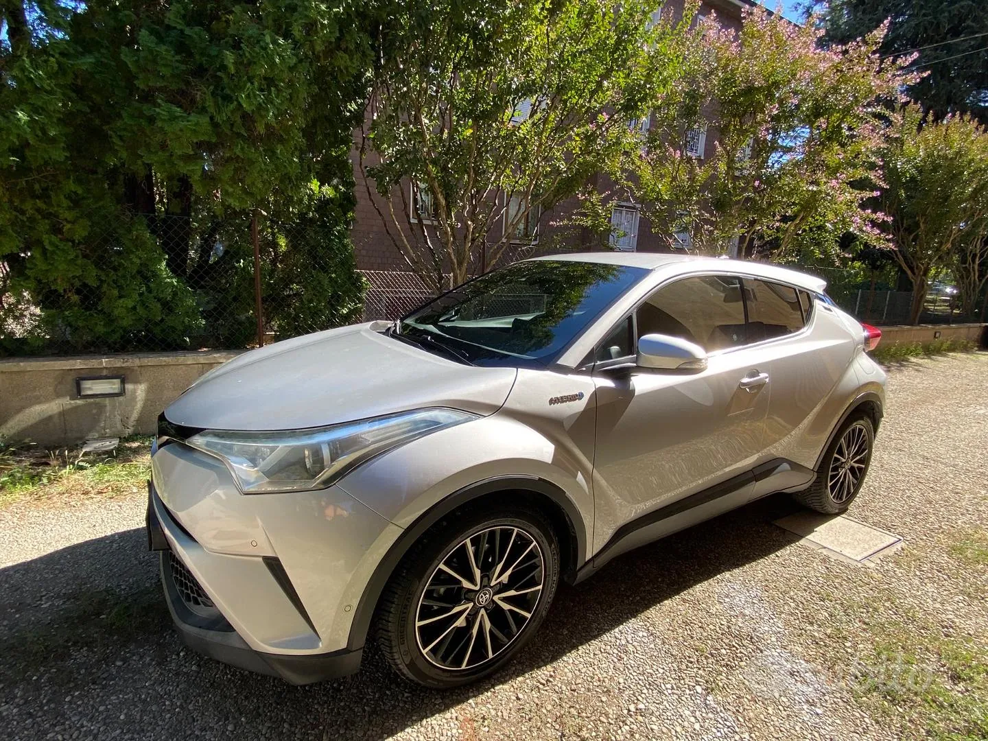 Toyota C-Hr 2017 photo 2