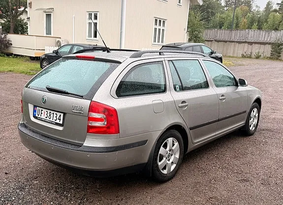 Skoda Octavia 2008 photo 5