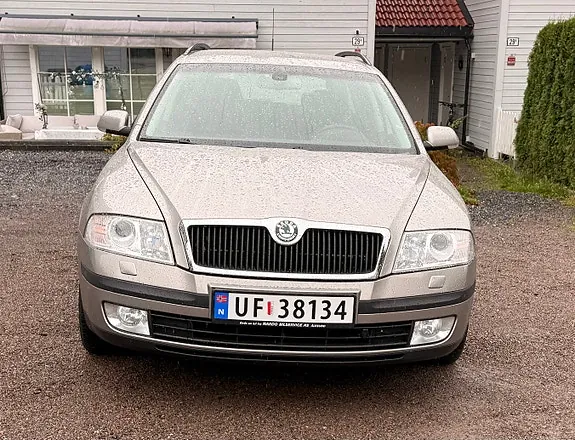 Skoda Octavia 2008 photo 2