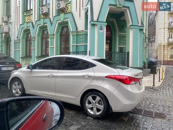 Hyundai Elantra 2012 photo 3