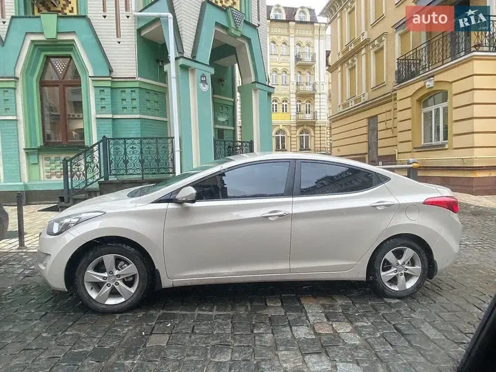 Hyundai Elantra 2012 photo 2