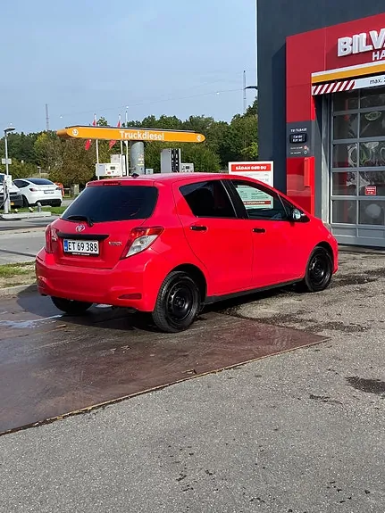 Toyota Yaris 2011 photo 2