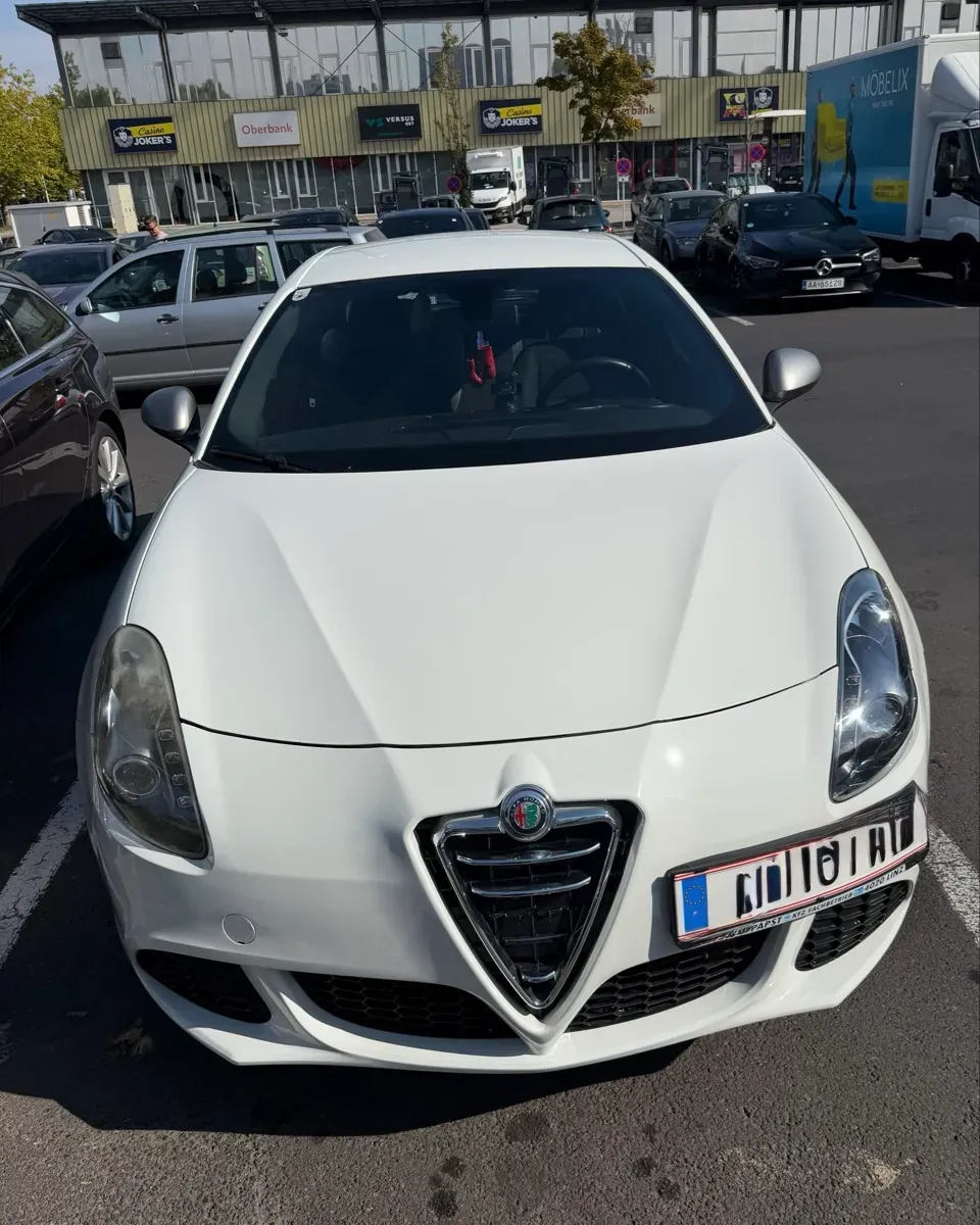 Alfa Romeo Giulietta 2013 photo 2