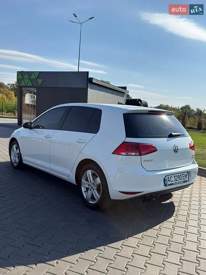 Volkswagen Golf 2012 photo 2