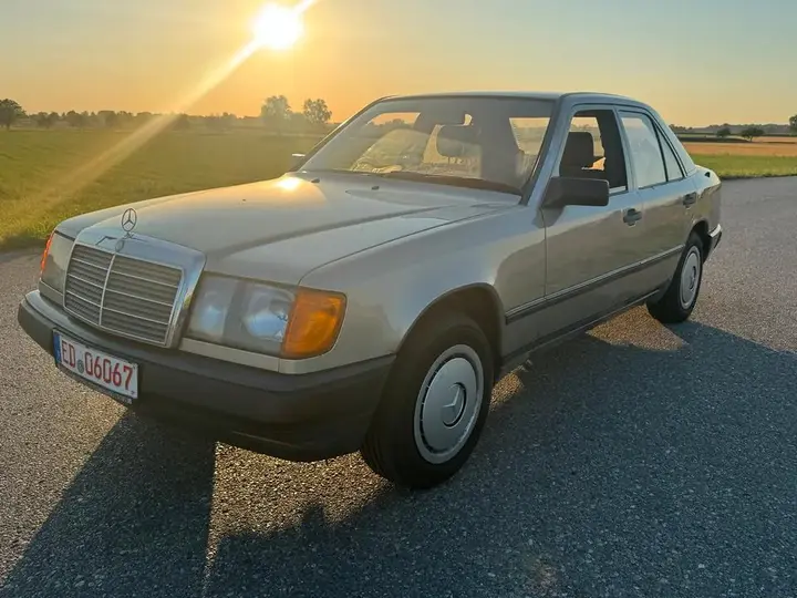 Mercedes-Benz W124