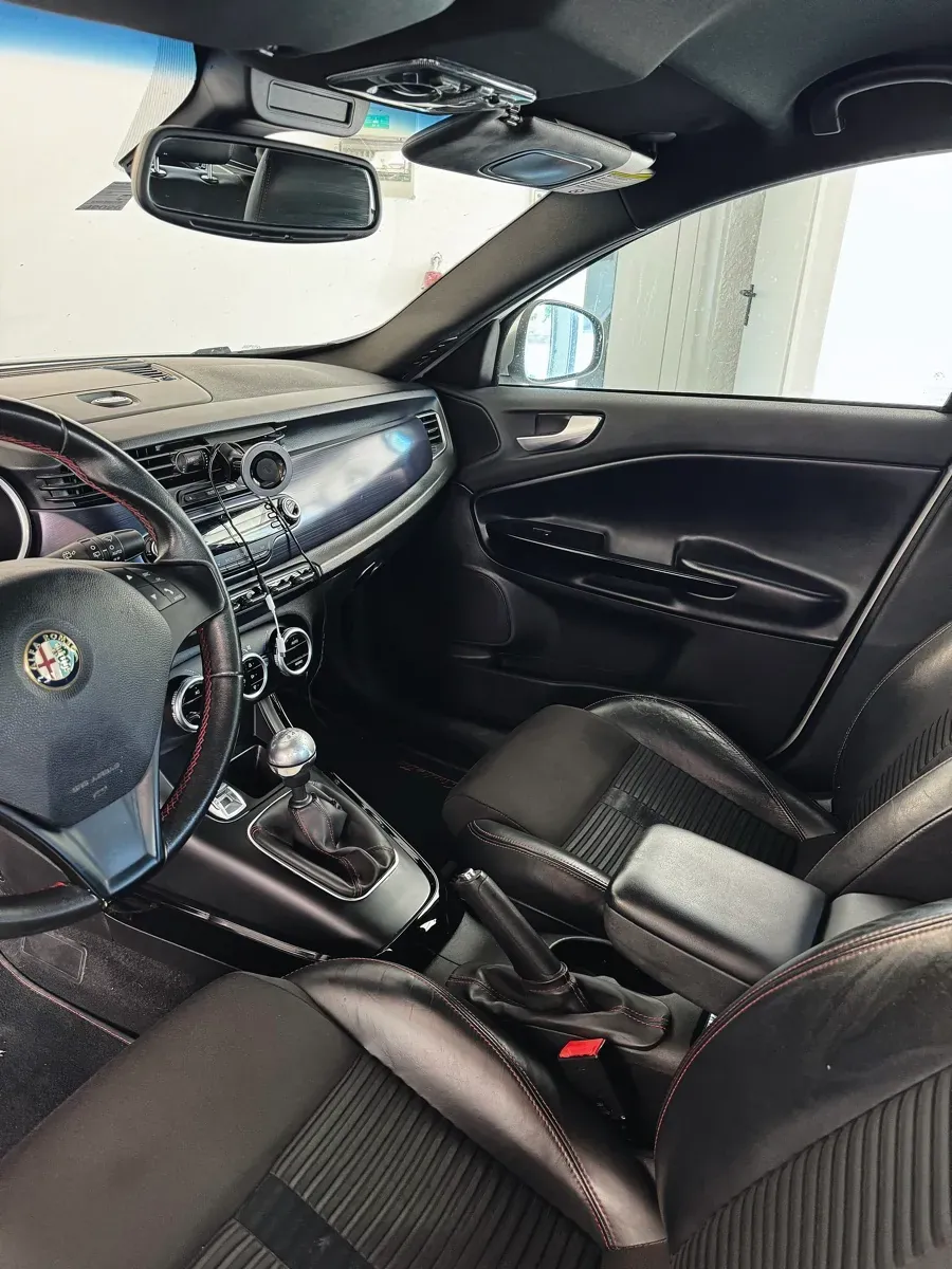 Alfa Romeo Giulietta 2011 photo 3
