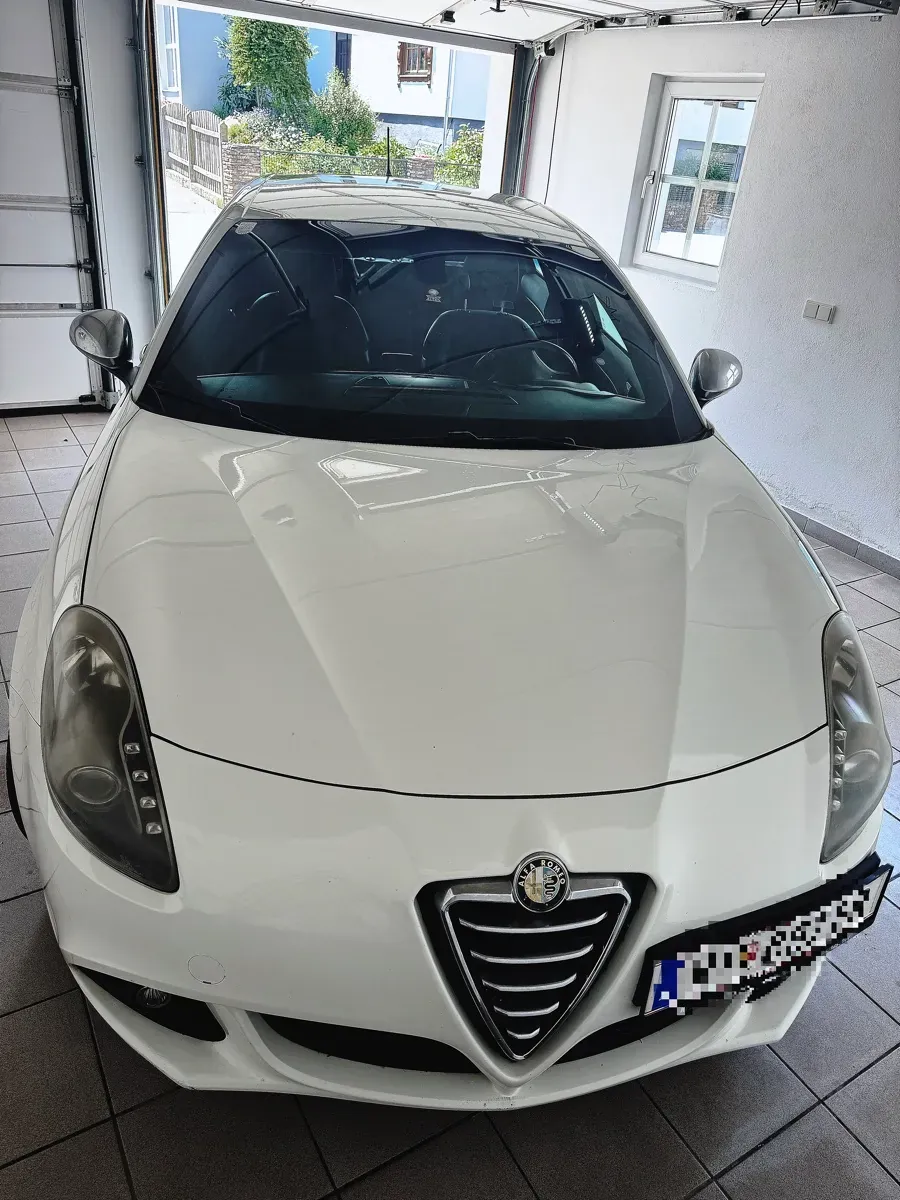 Alfa Romeo Giulietta 2011 photo 2