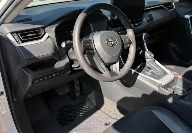 Toyota Rav4 2023 photo 3