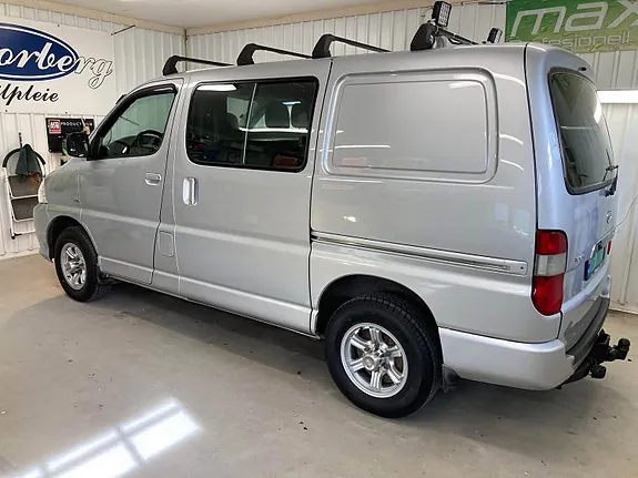 Toyota Hiace 2010 photo 2