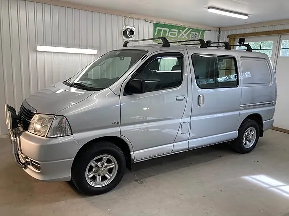 Toyota Hiace 2010 photo 4