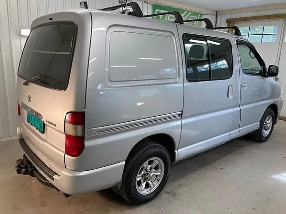 Toyota Hiace 2010 photo 3