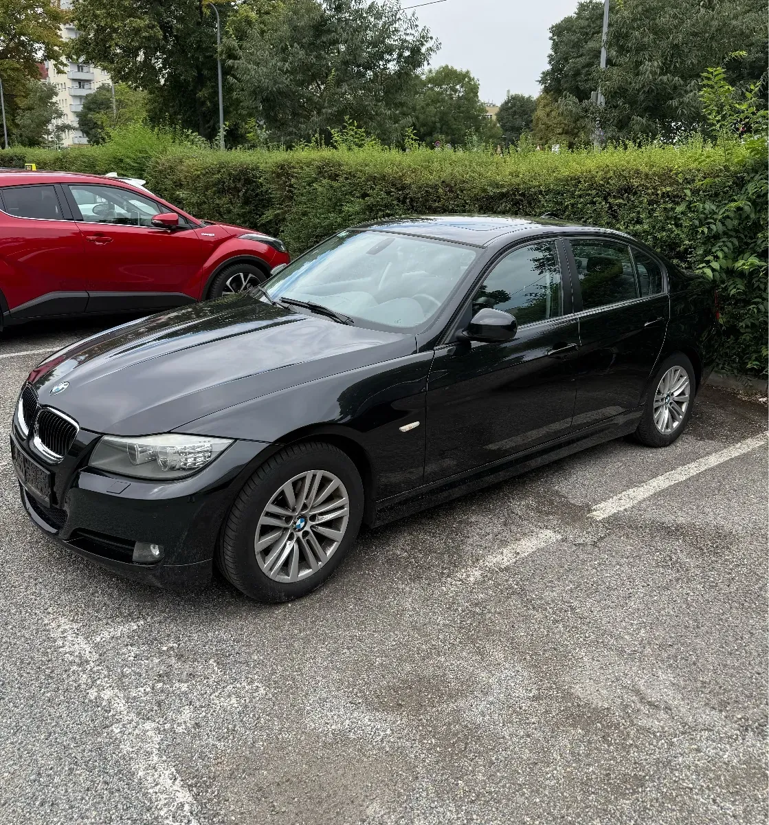 BMW 3 Series 2010 photo 2