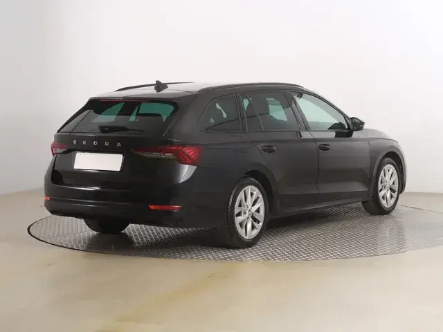 Skoda Octavia Combi 2021 photo 4