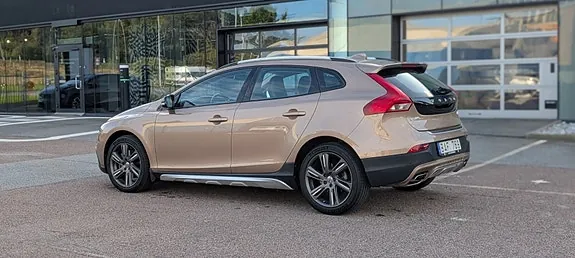 Volvo V40 Cross Country 2013 photo 3