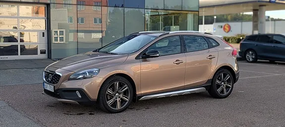 Volvo V40 Cross Country 2013 photo 2