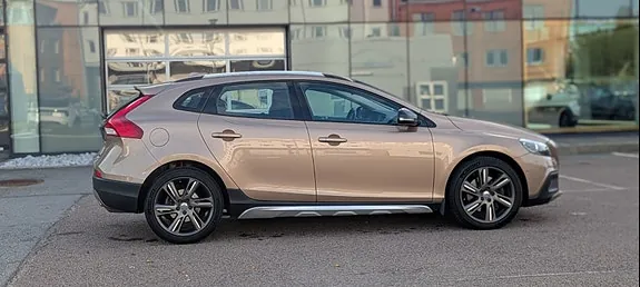 Volvo V40 Cross Country 2013 photo 4