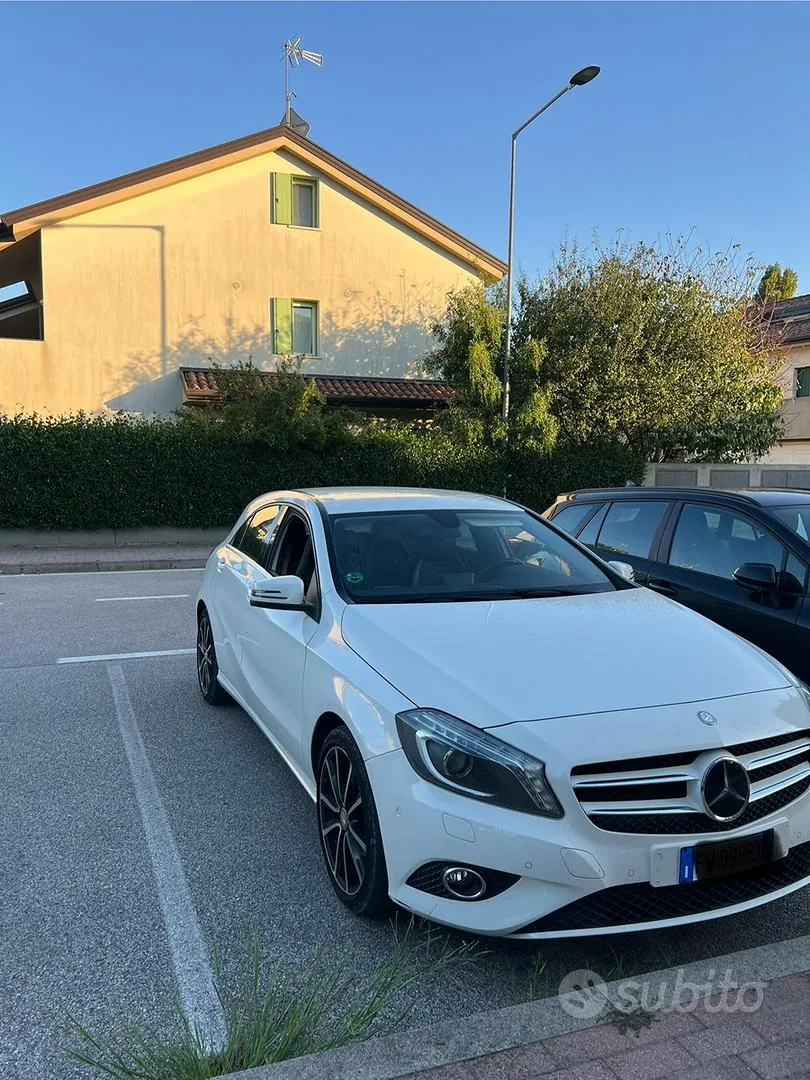 Mercedes-Benz A 2015 photo 2