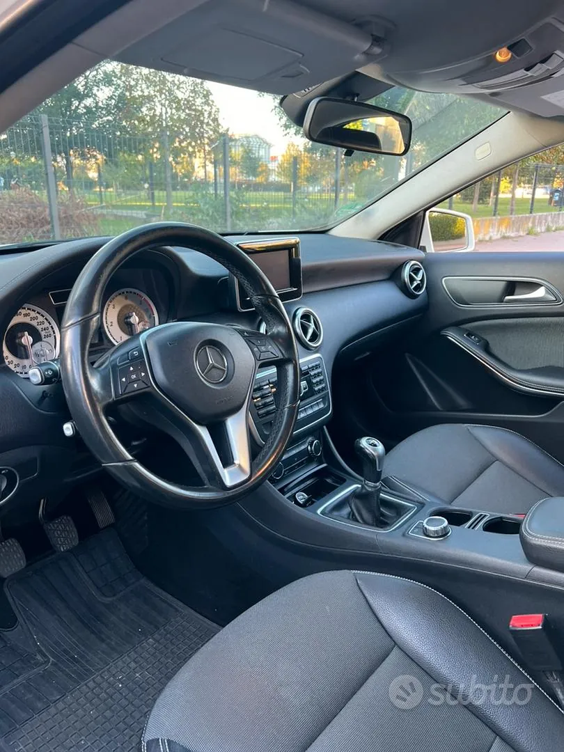 Mercedes-Benz A 2015 photo 3