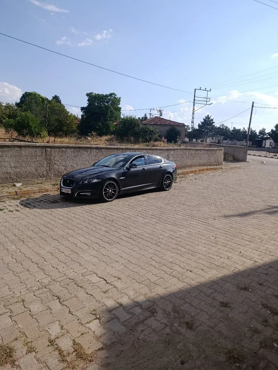 Jaguar Xf 2013 photo 3