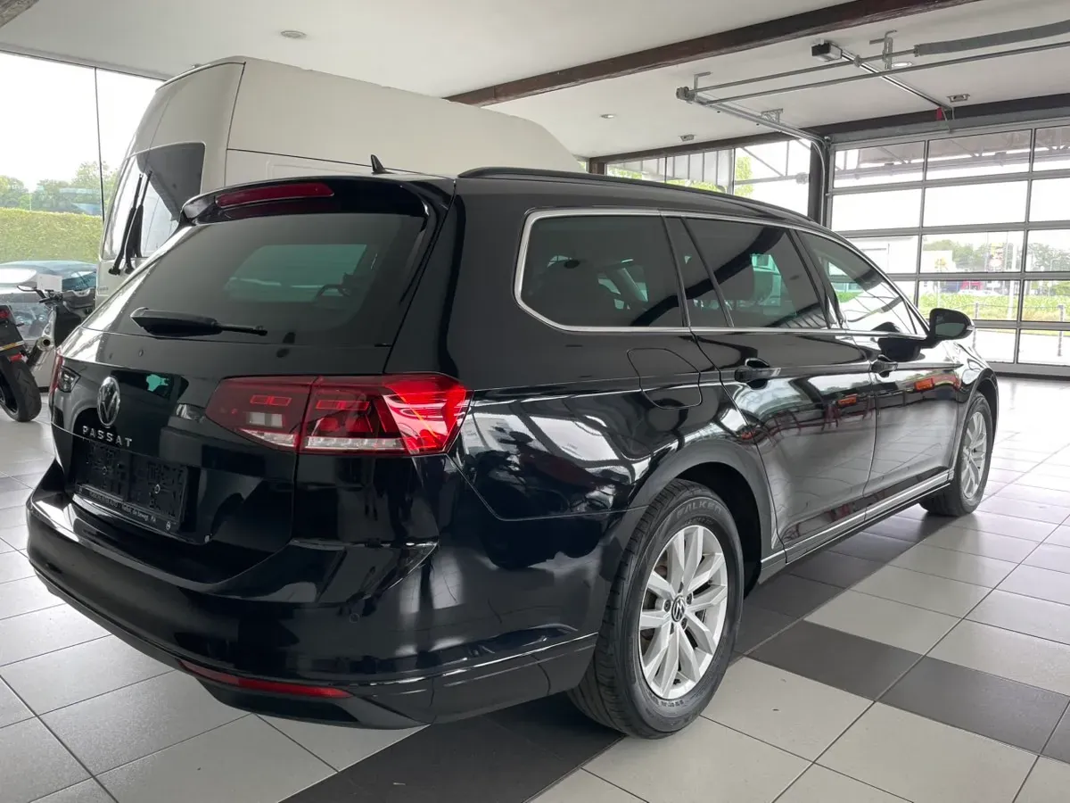 Volkswagen Passat 2023 photo 2