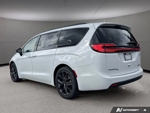 Chrysler Pacifica 2025 photo 3