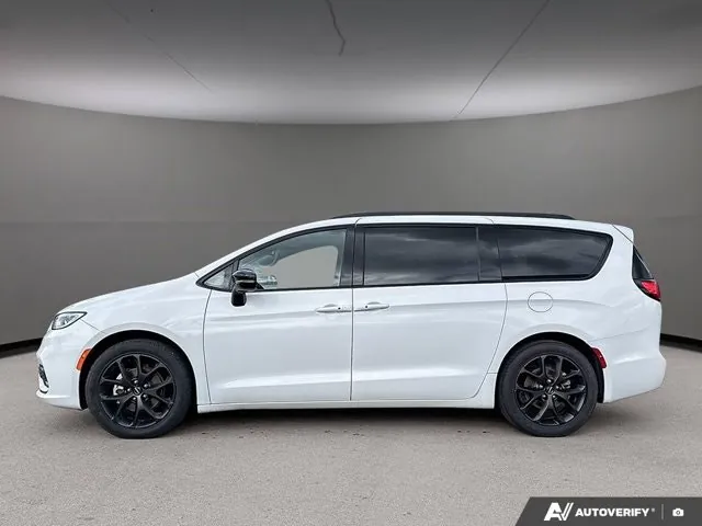 Chrysler Pacifica 2025 photo 2