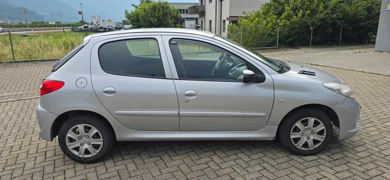 Peugeot 206 Plus 2009 photo 4