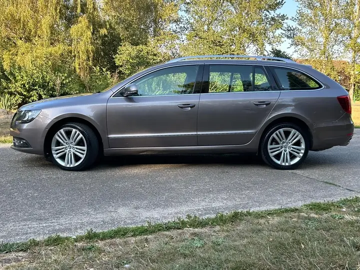 Skoda Superb 2014 photo 2
