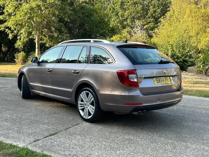 Skoda Superb 2014 photo 5