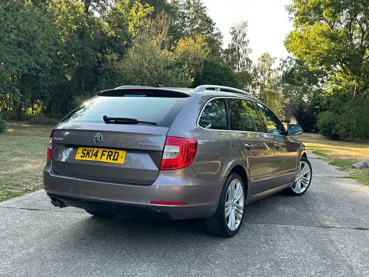 Skoda Superb 2014 photo 3