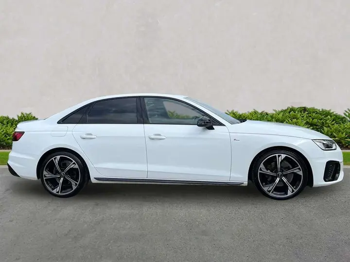 Audi A4 2023 photo 3