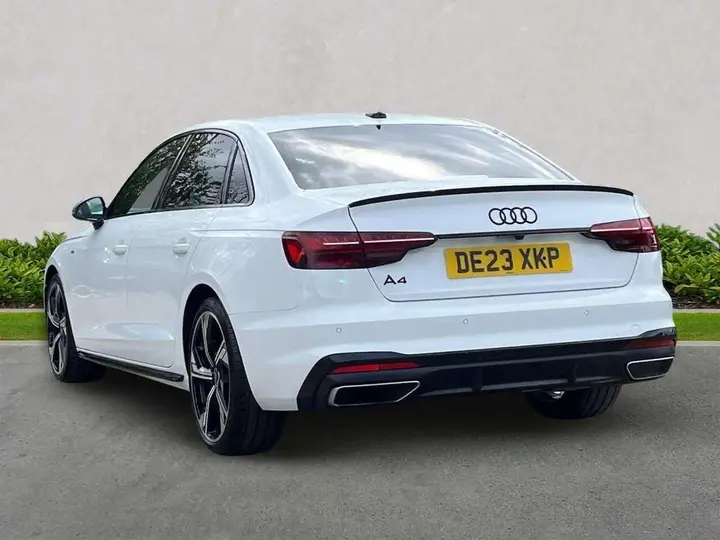 Audi A4 2023 photo 2