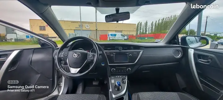 Toyota Auris 2015 photo 3