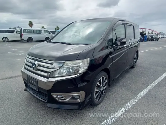 Honda Stepwagen 2013 photo 2