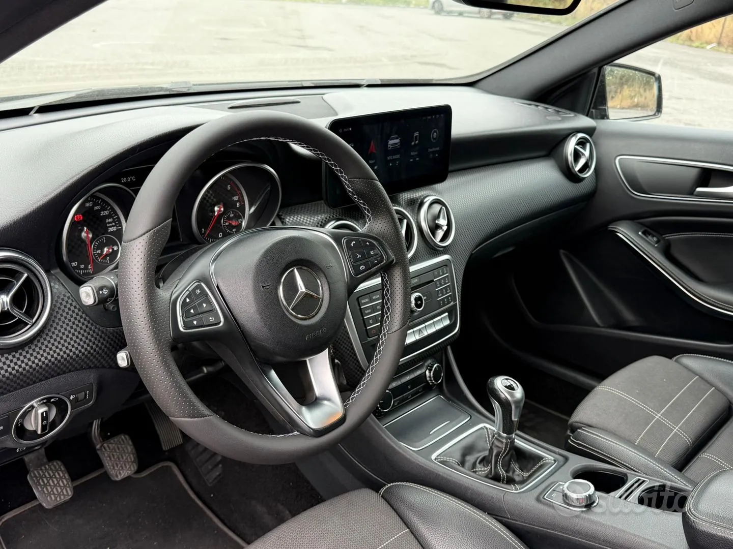 Mercedes-Benz A 2017 photo 2
