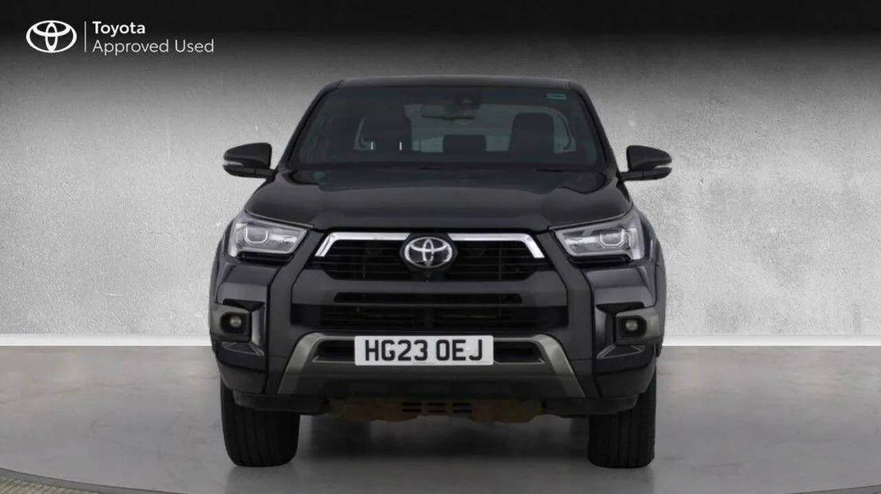 Toyota Hilux 2023 photo 2