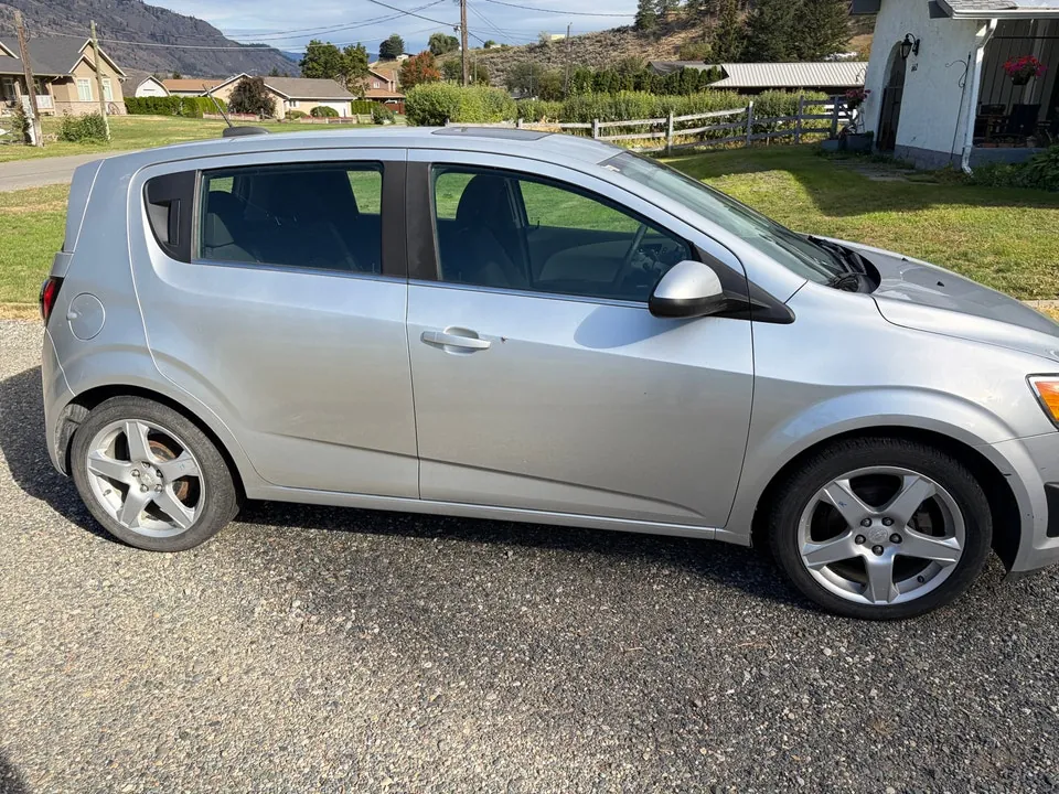 Chevrolet Sonic 2015 photo 2