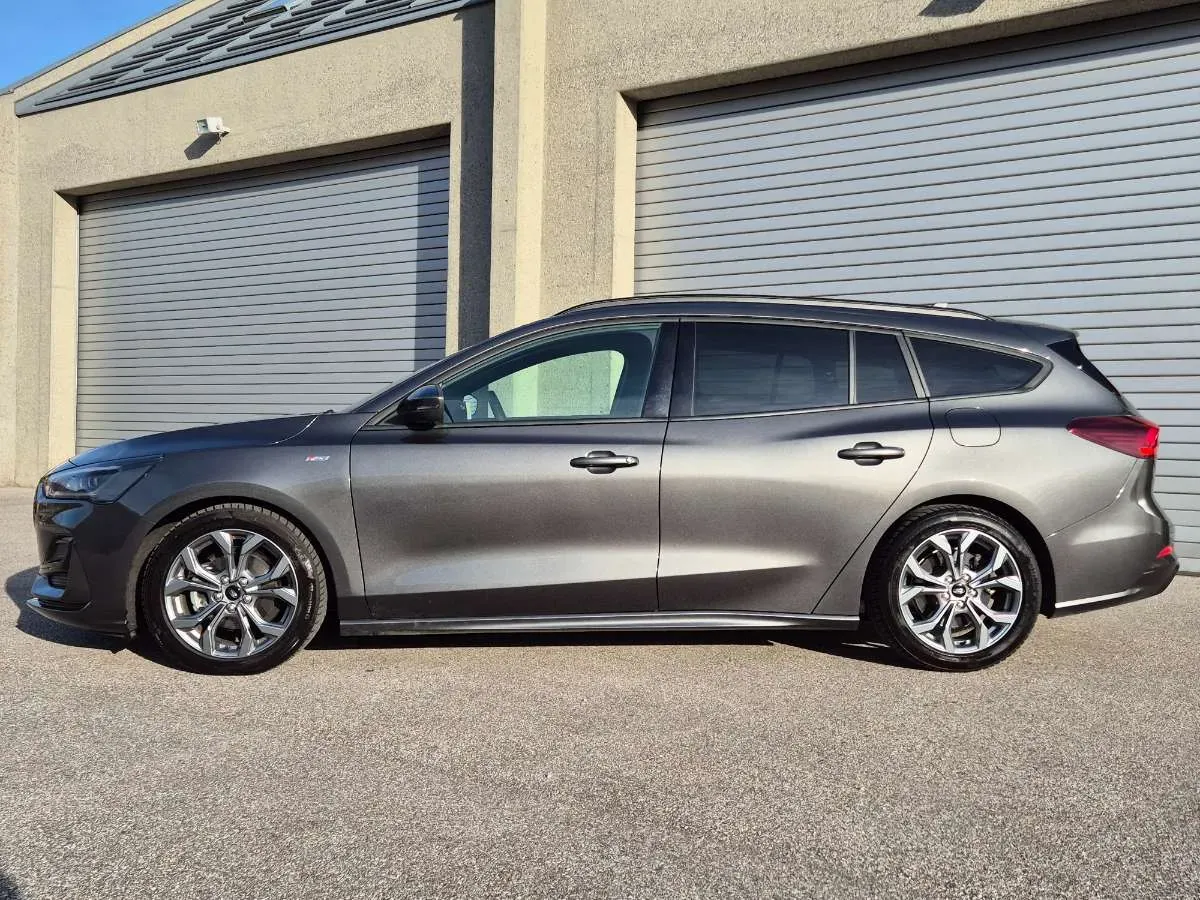 Ford Focus 2023 photo 2