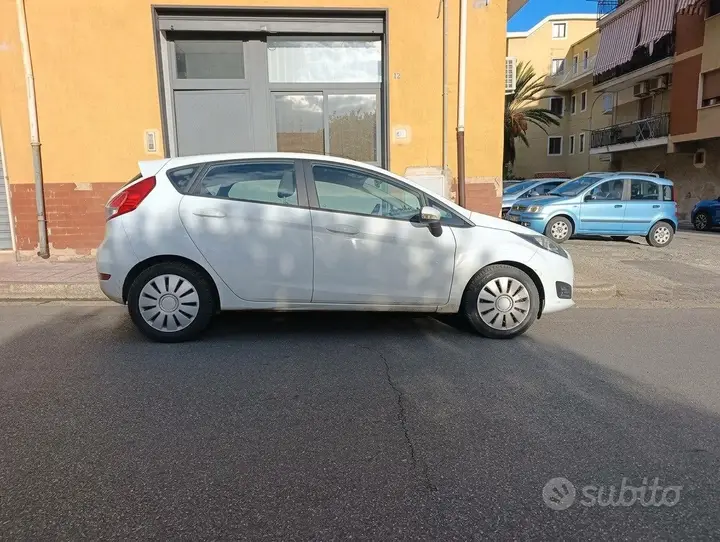 Ford Fiesta 2016 photo 2