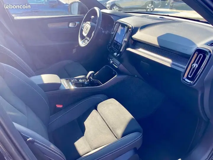 Volvo Xc40 2025 photo 4