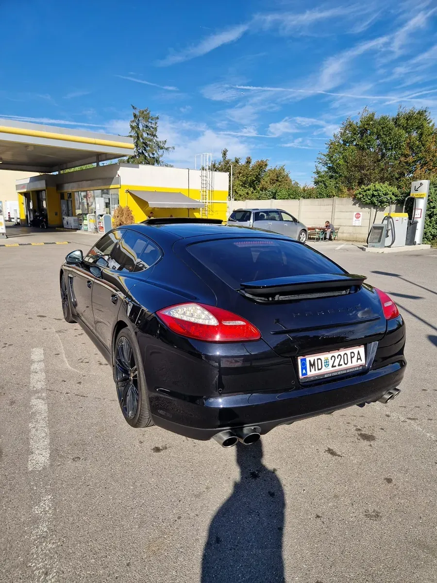 Porsche Panamera 2012 photo 3