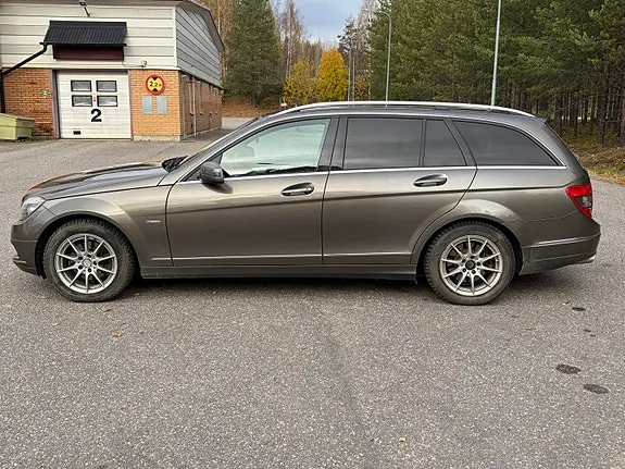 Mercedes-Benz C220 2010 photo 2