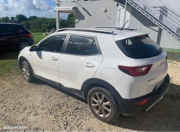 Kia Stonic 2022 photo 3