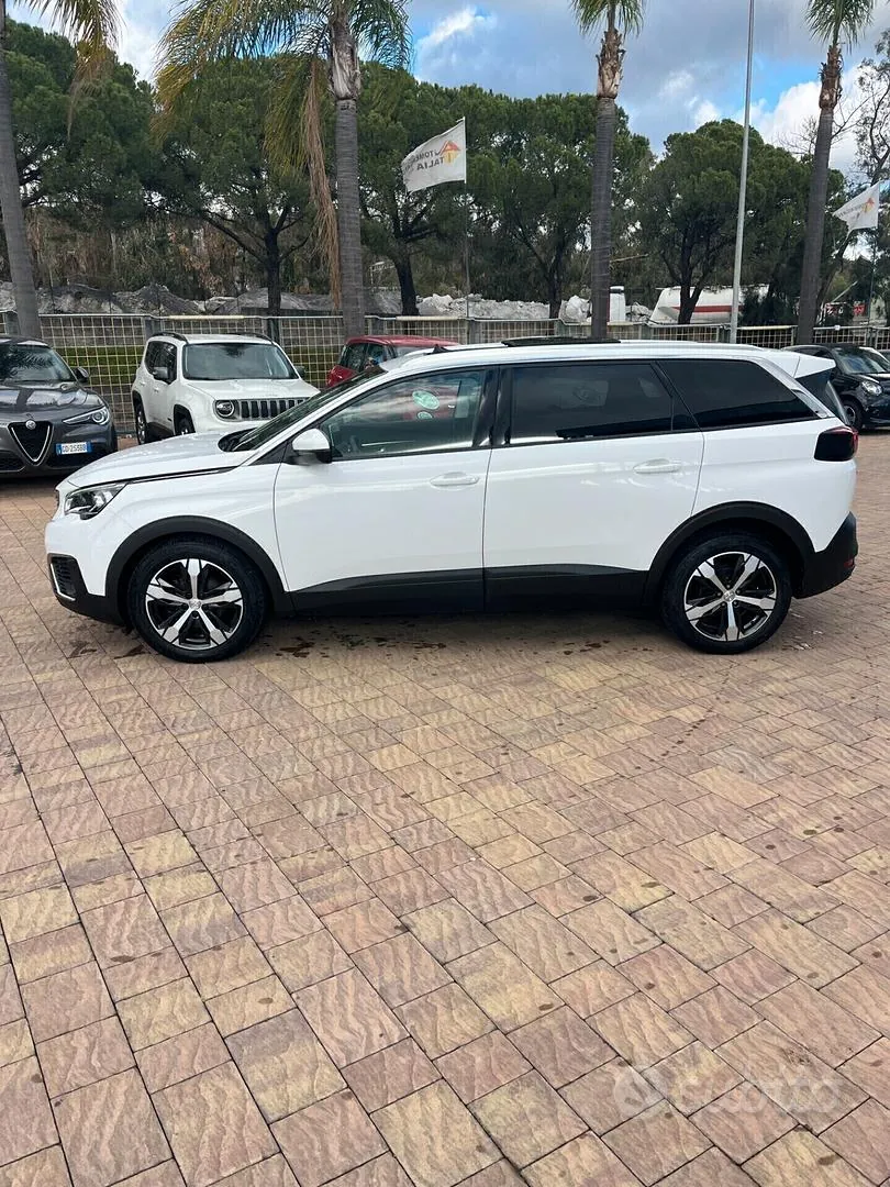 Peugeot 5008 2018 photo 2