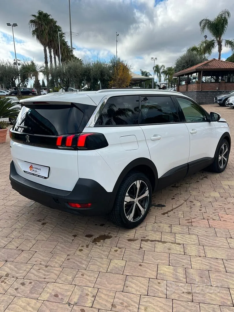 Peugeot 5008 2018 photo 5